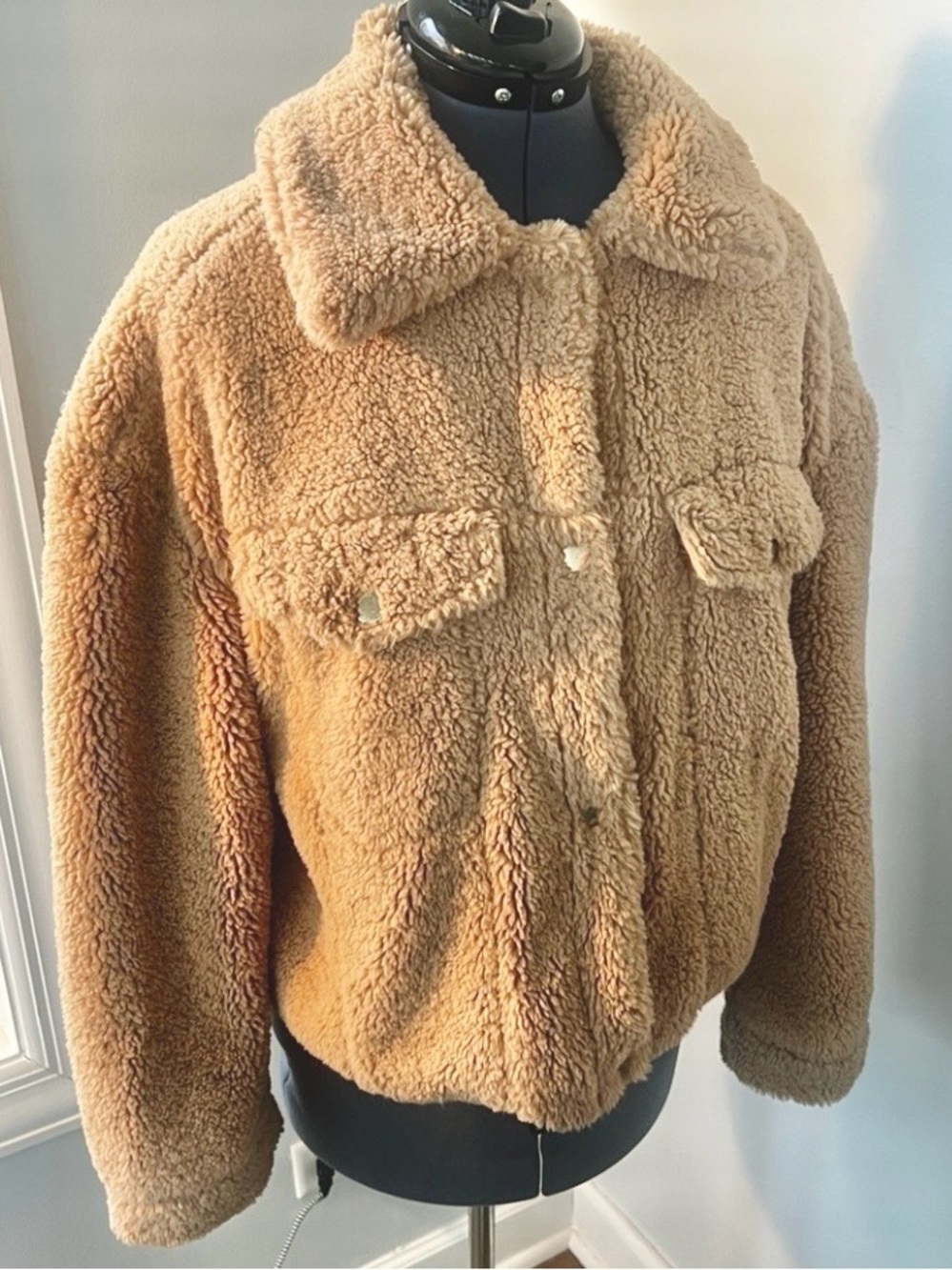 Me Jane, New York Sz Medium Faux Fur Sherpa Teddy Jacket in tan/beige